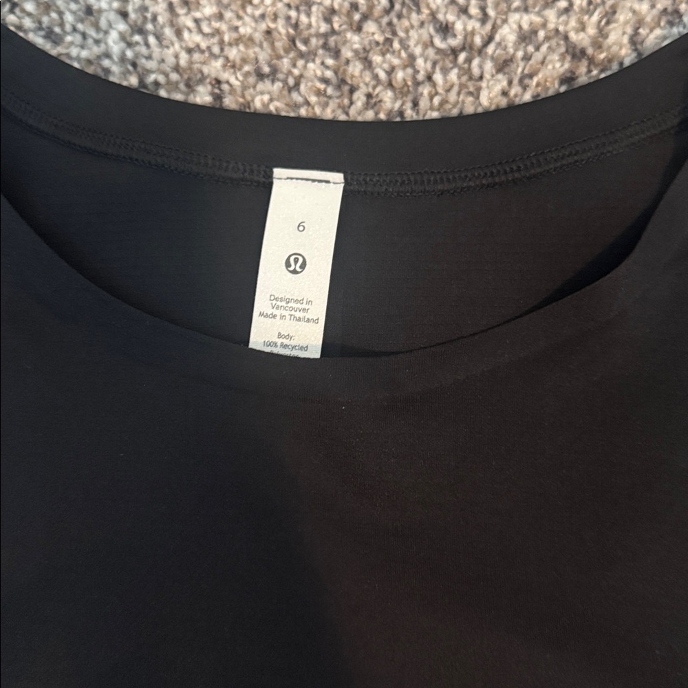 New Lululemon Reflective Running Tee Size 6 - Picture 2 of 4